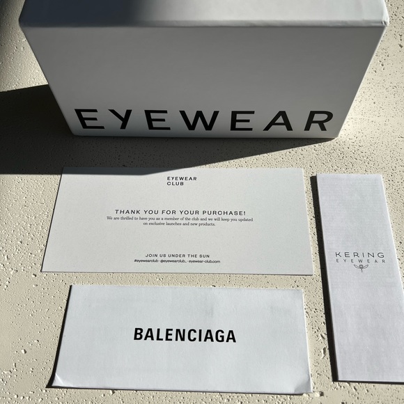 Balenciaga swift silver wrap around sunglasses. (SOLD OUT EVERYWHERE) - Picture 8 of 9
